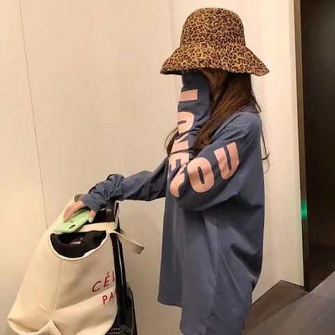 [리더스][리더스]  소매 레터링 여리여리 라운드 긴팔 티셔츠 (1