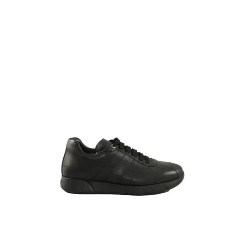 아테스토니 스니커즈