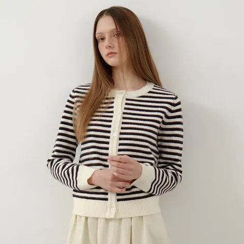 [ 현대백화점 ][웬즈데이오아시스] 미드나잇 울 블렌드 니트 가디건 IVORY WC25-KN68