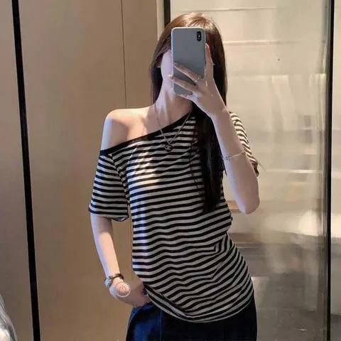 캐주얼 데일리룩 넓은넥라인 오프 숄더 스트라이프 티
