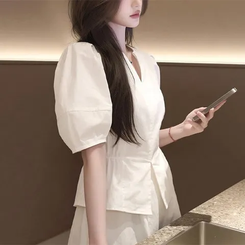 [아리엘스타일]퍼프슬리브 페미닌라인 랩무드블라우스 로벨릿블라우스