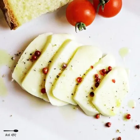 마르게리타피자 B의식탁 피자 카프레제 토마토 요리 생 모짜렐라 치즈