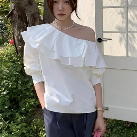 오피스룩 와이드 이중 프릴 오프숄더 블라우스
