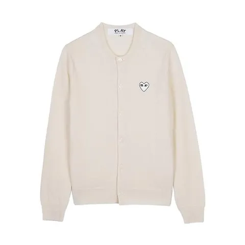 [꼼데가르송FW25 공용 화이트하트 와펜 가디건 AX N065 051 NATURAL