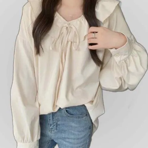 넥프릴 라운드 스트링 퍼프소매 블라우스 연베이지