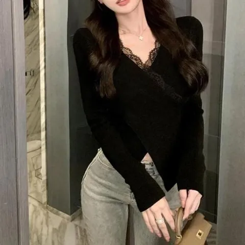 꽈배기니트 랩스타일 니트 레이스 장식 브이넥 포인트