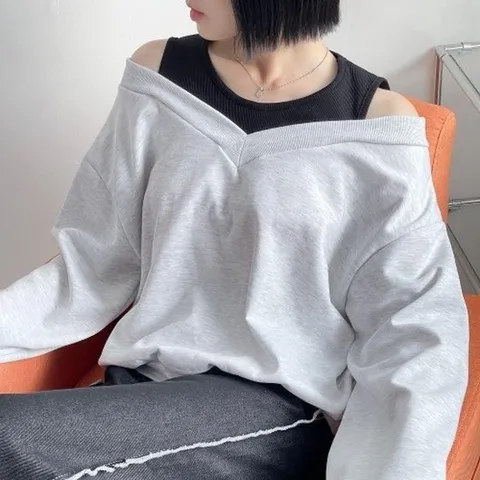 [다잇템] 여자 어깨트임 FW 벌룬 코디 콘트라스트 브이 맨투맨_1