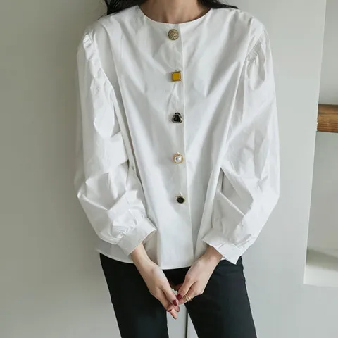 키첼 보석단추 퍼프 블라우스