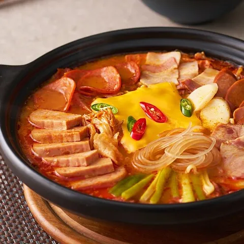 [외갓집] 송탄 서정리 부대찌개550 x 2팩(라면사리 1개 포함)