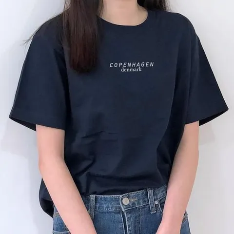 [험블스튜디오] 덴마크 레터링 루즈핏 반팔면티 네이비