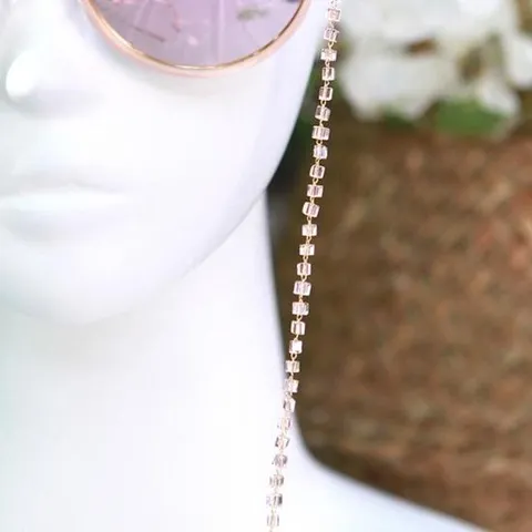 베이지핑크 컬러 사각비즈 안경줄 겸 마스크스트랩