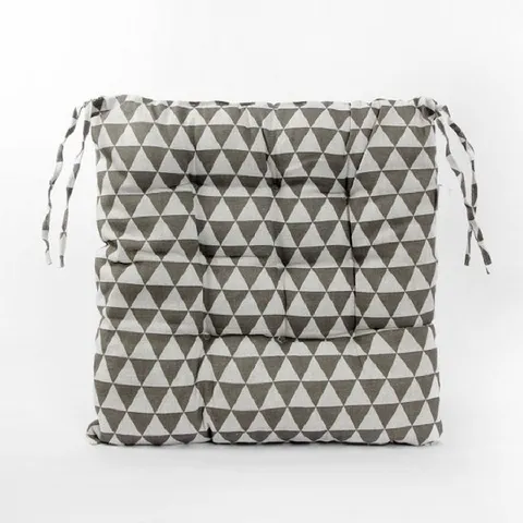 장시간 앉아도 편안한 삼각패턴 식탁 의자방석 그레이