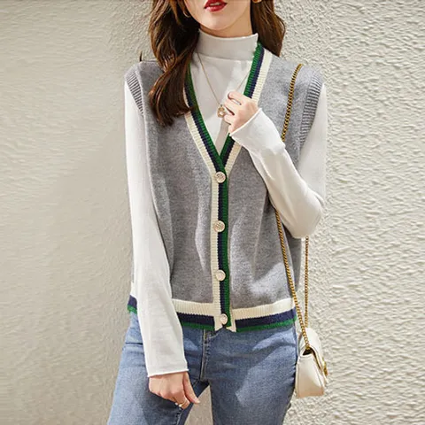 [유니제이] 메이른 배색 버튼 포인트 니트 조끼