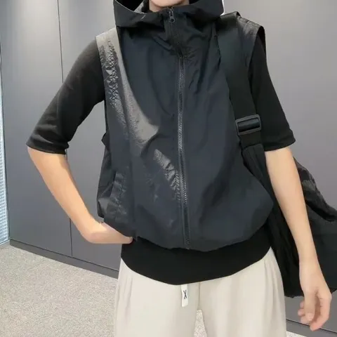 [모어씨유] 컬트 바람막이 조끼 후드 아우터