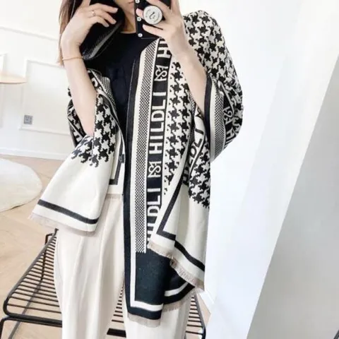 부드럽고 따뜻한 빅사이즈 숄머플러 블랙 베이지