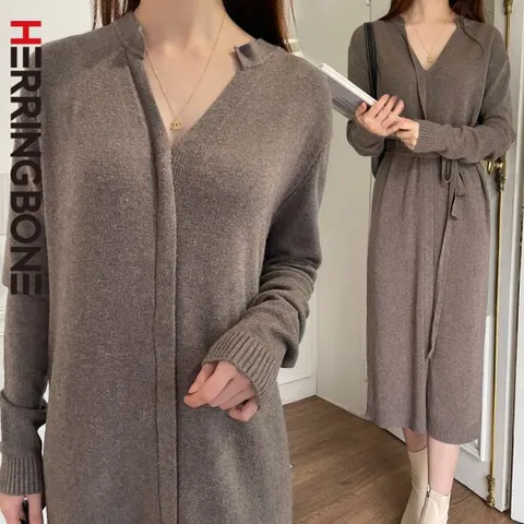 [헤링본] 여성 겨울 긴팔 기모 롱 원피스 니트 브이넥 루즈핏 빅사이즈 스트랩 데일리룩 HE097