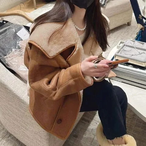 이쁘다 로벨 카라 양털 무스탕