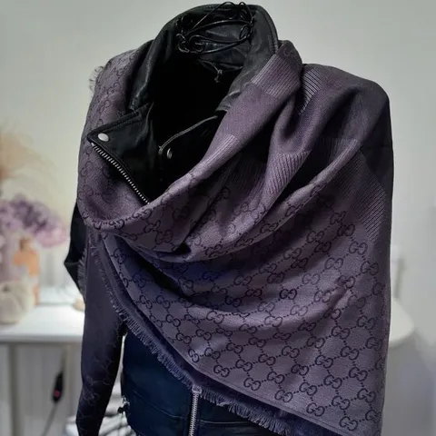 GUCCI GG 자가드 울실클 숄 스카프 블랙_브라운_그레이 / 281942