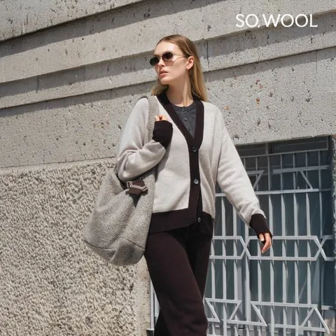 쏘울 25FW 캐시 배색 브이넥 가디건 [런칭 가격 129,900원]