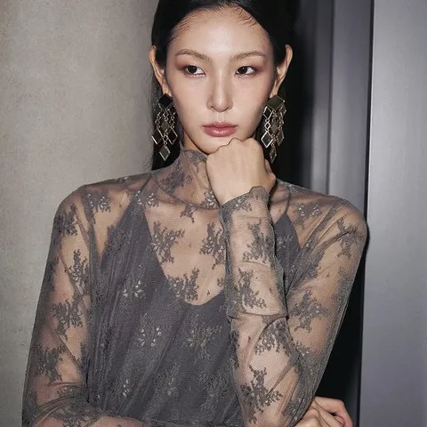 르네크루 26FW 레이스 시어 풀오버 3종