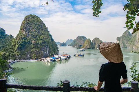 하노이/하롱베이 5일 하롱의 재발견 하롱베이에서 가장 큰 동굴 천궁동굴 비경관광 하롱베이5성급호텔UP 마사지 1시간 메가그랜드월드 국립역사박물관 베트남항공 부산출발