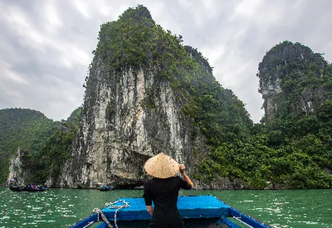 스타가이드와 함께하는 하노이/하롱베이/닌빈 5일 유네스코세계유산 짱안보트투어 호아루야경 하롱베이 데이크루즈&뷔페 하롱비경 루프탑푸드트럭 5성급호텔 베트남항공 부산출발