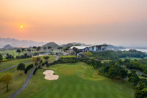 [부산출발] 하노이 닌빈 골프 5일 골프텔 18홀 3회 닌빈로얄CC 파이브 빌라 리조트 전일정식사포함 하노이시내관광 포함 베트남 항공 부산출발