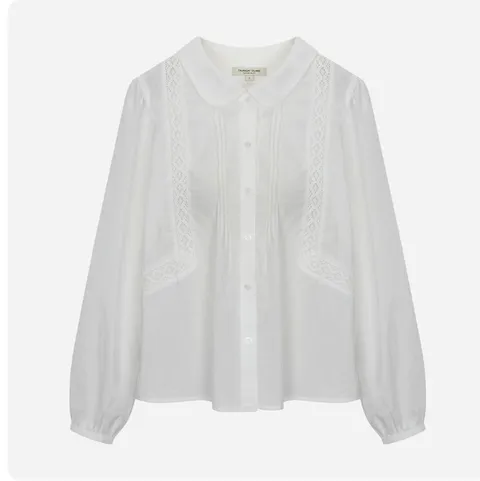 [현대백화점] [써스데이아일랜드](T256MBL139W)레이스패치 셔츠 블라우스 +할인쿠폰