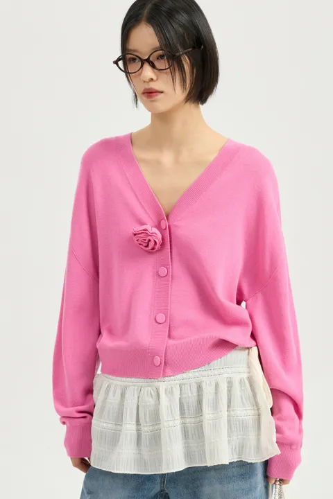 [LUCKY CHOUETTE] Double Emblem Embroidery V Neck Knit Cardigan - LFWCM25320PIX
