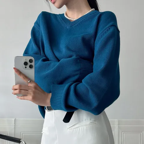 여자 코튼 파란색 플레인 세미오버핏 V넥 민무늬 니트