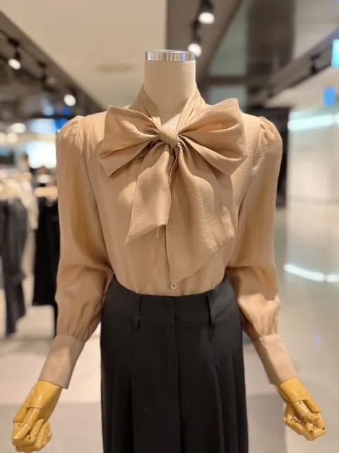 [현대백화점] ab.fz 리본타이 퍼프 포멀룩 블라우스 (ABXA1HB32A) US +할인쿠폰