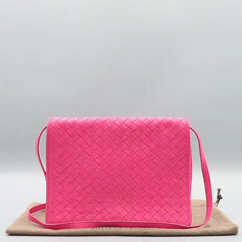 [중고]보테가베네타 570183 핑크 레더 인트레치아토 플랩 크로스백 HN0141BOTT +할인쿠폰