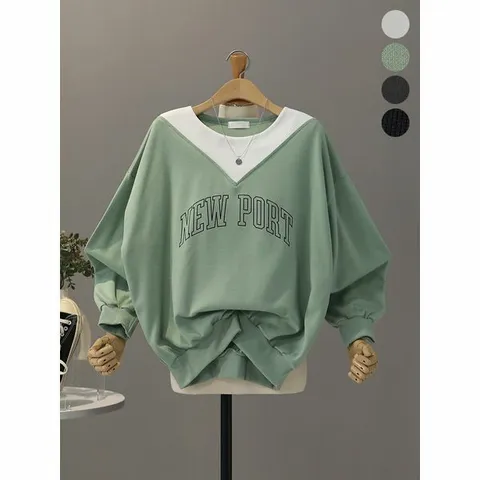 [하프클럽/모노시크]아가타 배색 V 뉴폴트 레터링 맨투맨_MNTG559