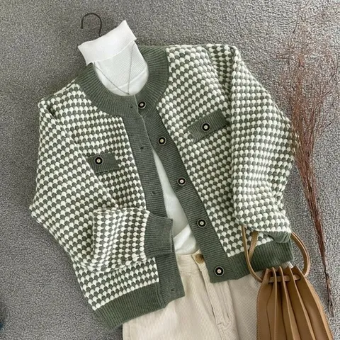 [하프클럽/다잇템]여자 폼폼 비스코스 땡땡이 스웨터 가디건