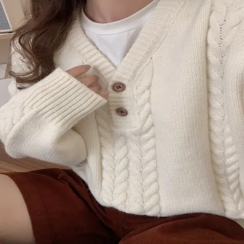 [하프클럽/다잇템]여자 피셔맨 꽈배기 V넥 버튼 일상룩 니트