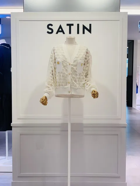 [현대백화점] 샤틴 하트 벨벳 포인트 가디건 S221C906