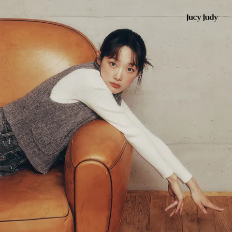 [쥬시쥬디] 밑단슬릿하이넥니트 JYKT722B +할인쿠폰