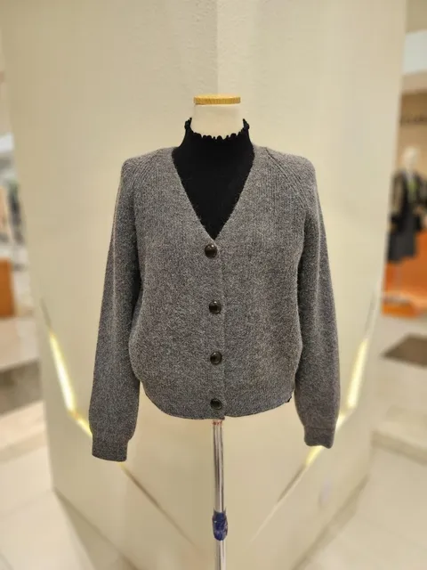 [현대백화점] [SOUP] 단추 V넥 니트 가디건 (SBAGD33) +할인쿠폰