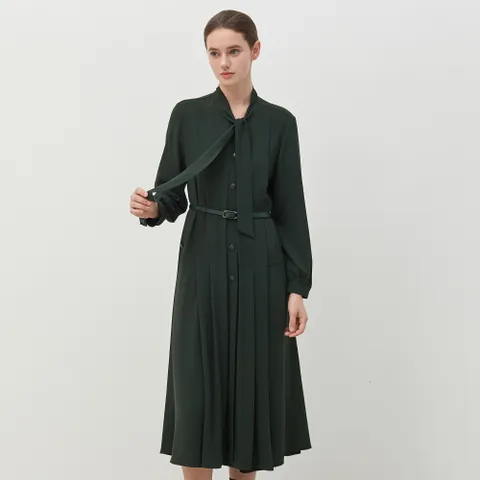 [KEITH] 타이 디테일 플리츠 롱 원피스 KE25A1FRD8549 +할인쿠폰