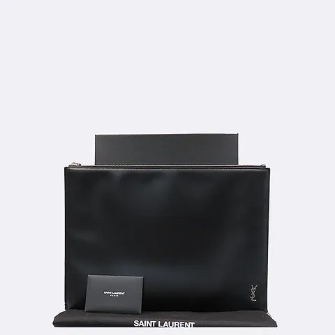 [중고] 생로랑 607782 블랙 모노그램 은장 로고 클러치백 K4851YSL +할인쿠폰