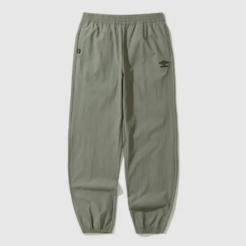 엄브로바지 KQF UP323CPT96-GKA 클래식 스트레치 우븐 조거 팬츠 / GREY KHAKI +할인쿠폰