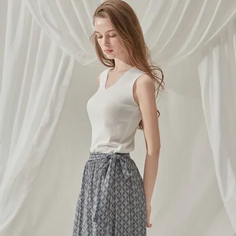 [비키니밴더] 브이넥 니트 슬리브리스 탑 - 4 Colors +할인쿠폰