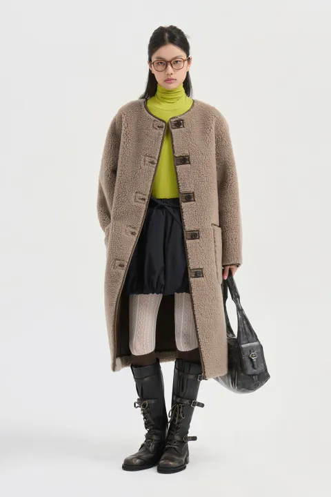 [LUCKY CHOUETTE] Fake Fur Long Coat LFOAW25330BRX