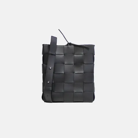 (보테가베네타) 맥시 인트레치아토 카세트 크로스백(649601) +할인쿠폰 +무이자12개월