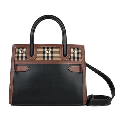 [60개월무이자]버버리 베이비 타이틀 백 8025266 (BLACK)