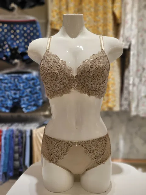 [현대백화점] 비비안 가격인하 BR950ABP950AP 블랙라벨 샤이니 메탈사 케미컬레이스 브라햄팬티 세트