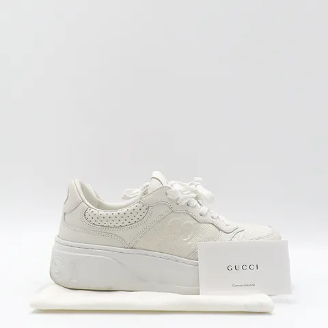 [중고] 구찌 670408 GG 엠보스 테니스 화이트 카프 레더 여성용 스니커즈 38½[255MM] K28040GU +할인쿠폰