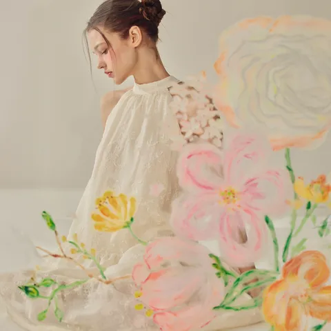 [비키니밴더] 플리트 홀터 자수 플라워 원피스 +할인쿠폰