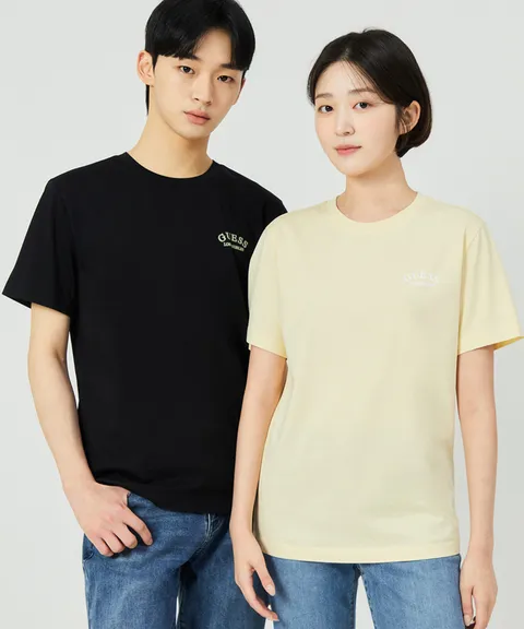 [게스] [ON] 유니 레귤러핏 아치로고 반팔티 NP2KE406