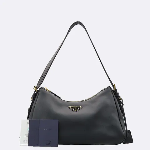 [중고] 프라다 1BC229 블랙 나파 에메 트라이앵글 로고 장식 미디엄 가죽 숄더 호보 [의정부신세계점] UB00 +할인쿠폰